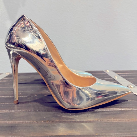 New ALDO Silver Metallic Heels - Picture 1 of 5